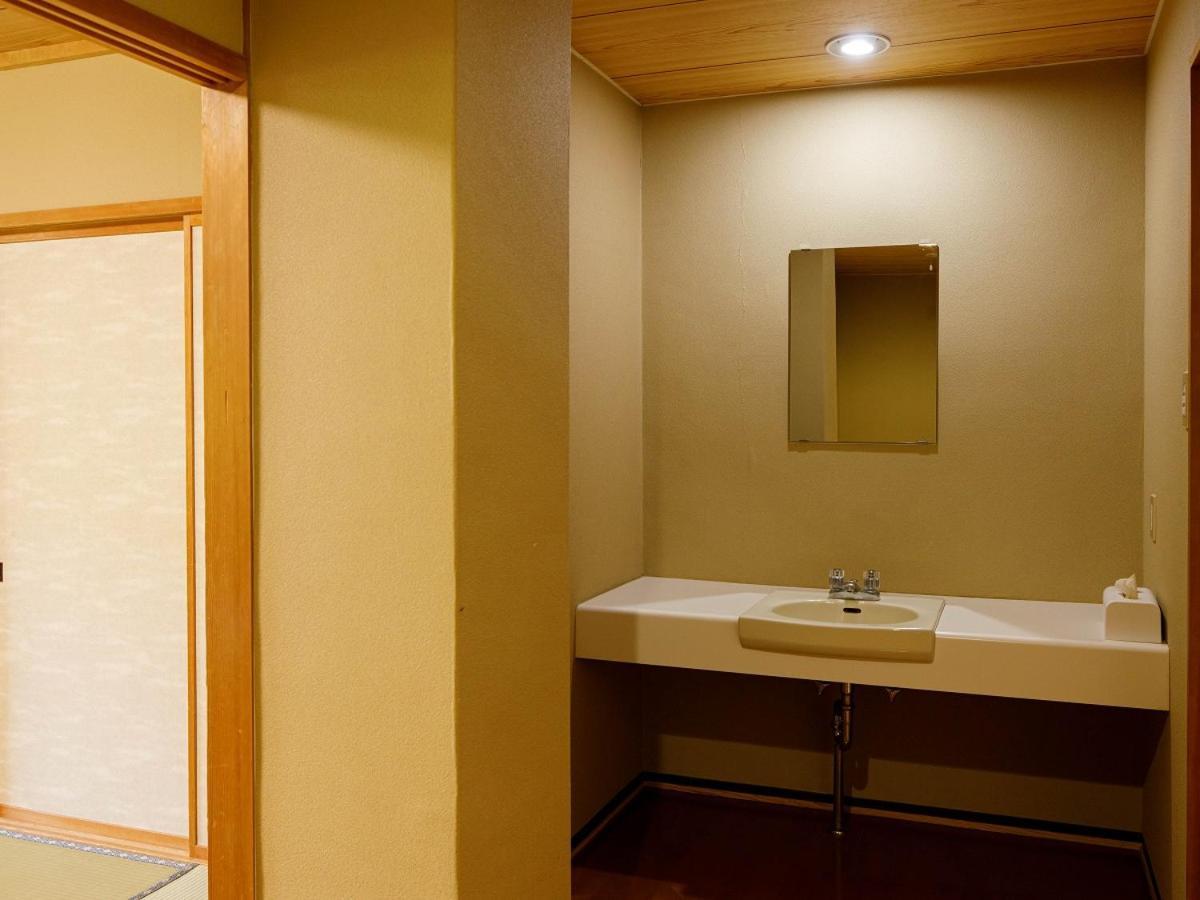 Hotel Iwasuge Яманучи Екстериор снимка